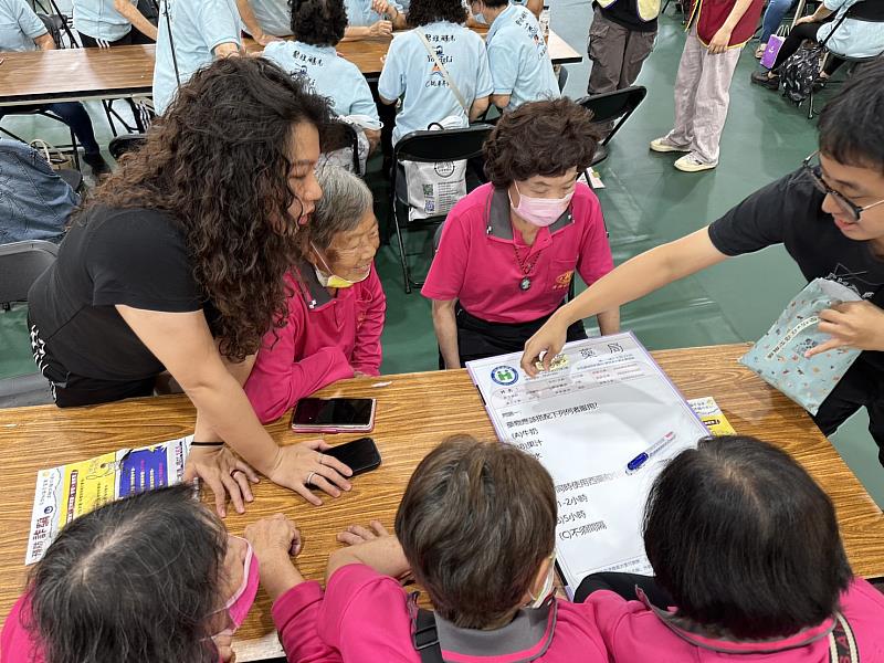 青銀攜手健康培力永續旗津樂齡共融生活圈計畫舉辦旗津長照島盃銀髮趣味競賽